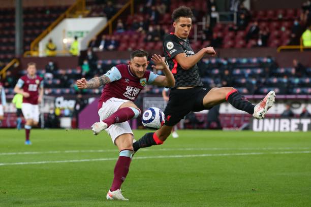 更因为他在 更因为他在